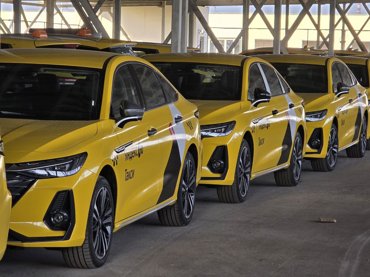 Автопарк таксопарка — Geely